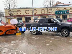 湖南省長(zhǎng)沙市婁底市亮麗公路養(yǎng)護(hù)中心彭總與我司工程師喬主任合作研發(fā)新型的皮卡車式道路清掃車