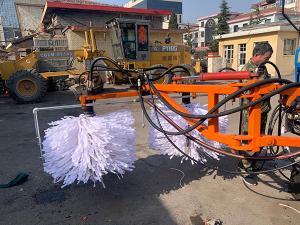 2020年11月11日山西省晉中市昔陽縣公路管理段與河南都市機械設備有限公司合作，在宋段長王隊長凌師傅的精心安排指導下與喬主任祝師傅的積極努力，成功研制出了加寬雙護欄板600mm護欄清洗機